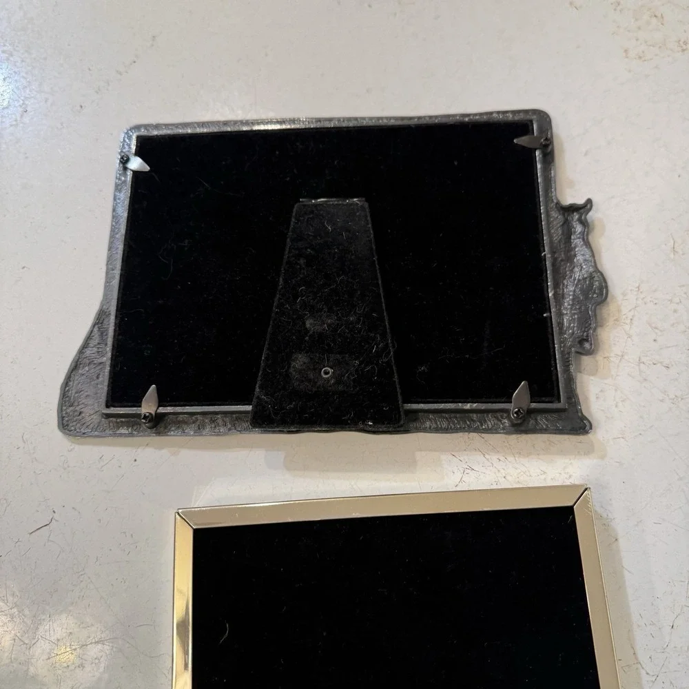 2 Picture Frames a 3D Horse and Rectangle - Holds 5x7‎ Photo Free Standing